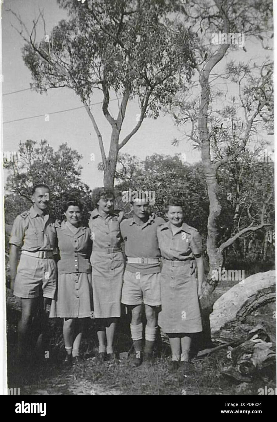 85 Members of the Australian Women's Army Service (AWAS) at Bibra Lake Searchlight Station Stock Photo