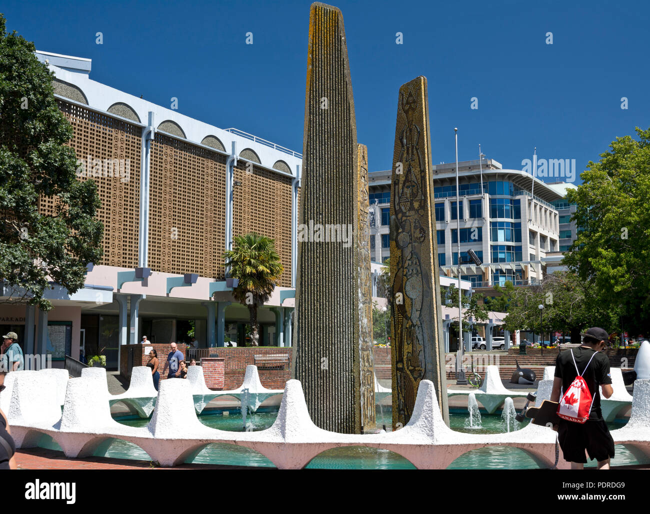 Fountain in victoria square hires stock photography and images Alamy