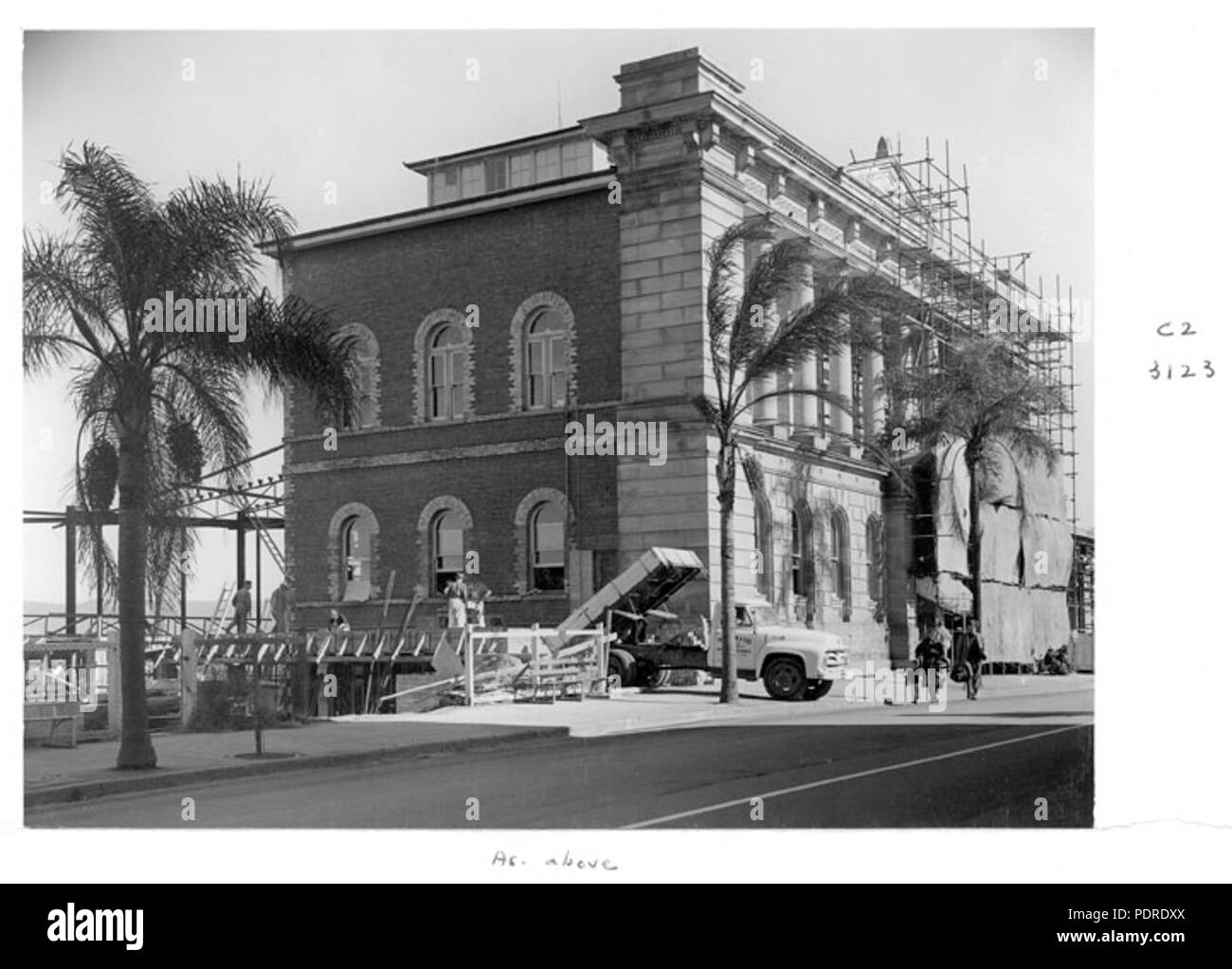 121 Queensland State Archives 6439 Construction of extensions to the State Library of Queensland on William St Brisbane May 1959 Stock Photo