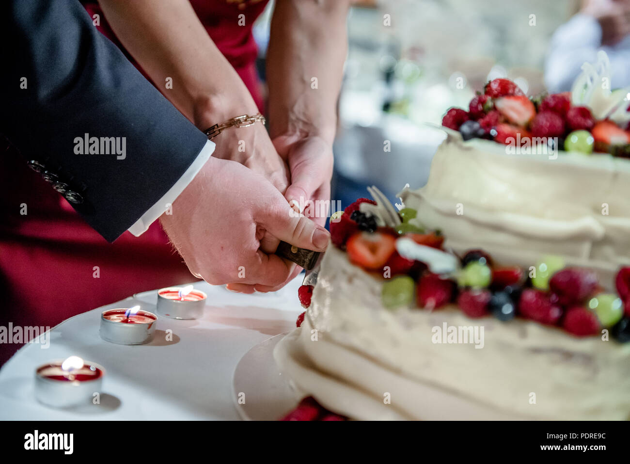 Bride and groom cutting wedding cake Stock Photo Alamy Bride and groom cutting wedding cake Stock Photo Alamy