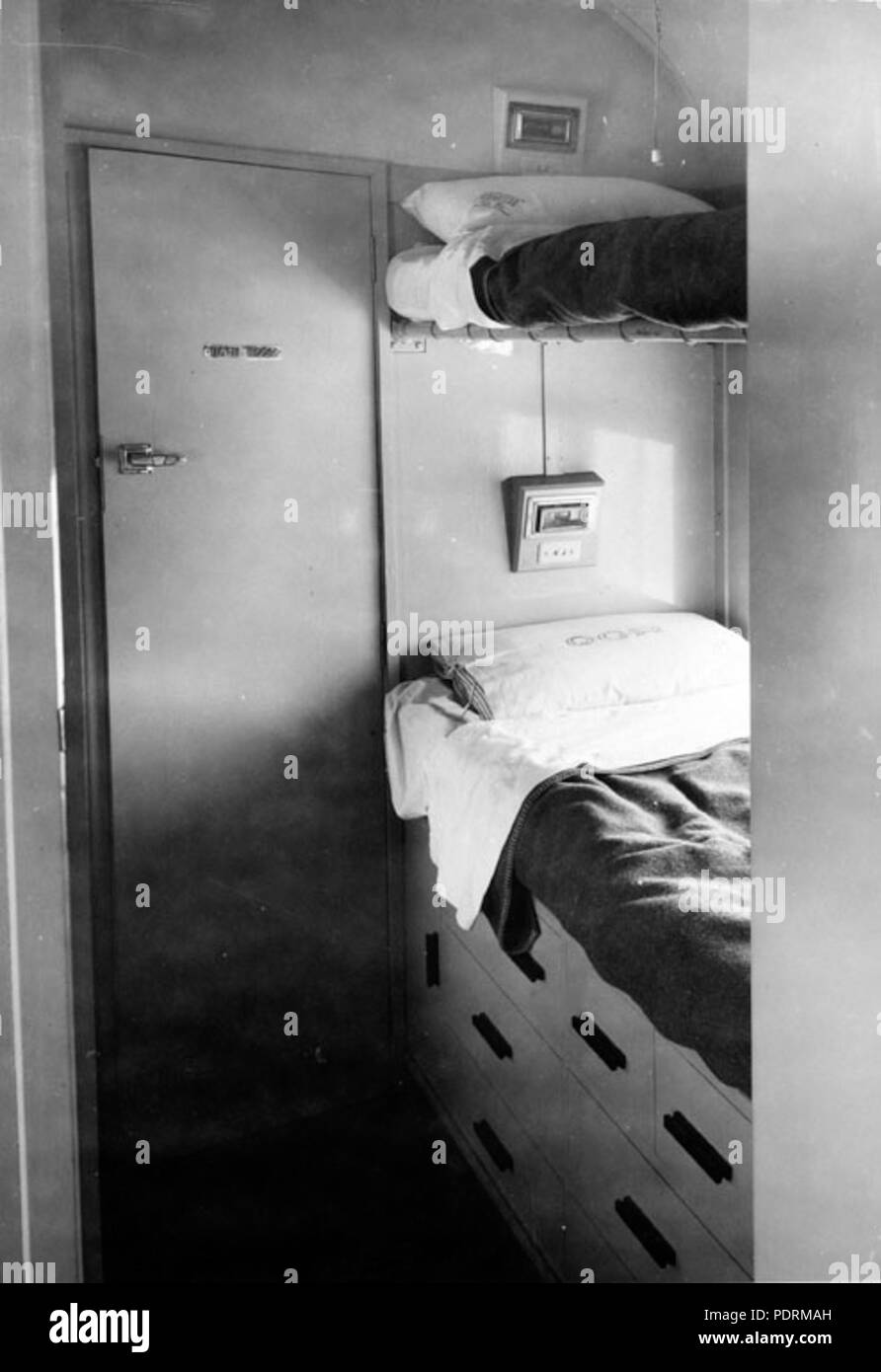 Officers bunks hi-res stock photography and images - Alamy