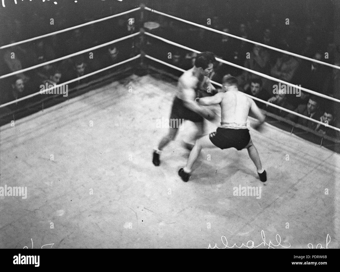 160 SLNSW 42190 Boxing at Sydney Stadium Jim Kelso v Joe Ghnouly Stock Photo