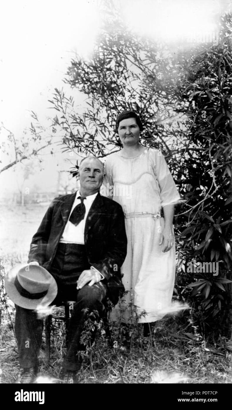 243 StateLibQld 1 175971 F. A. Hansen and his wife, Wondai, 1927 Stock Photo