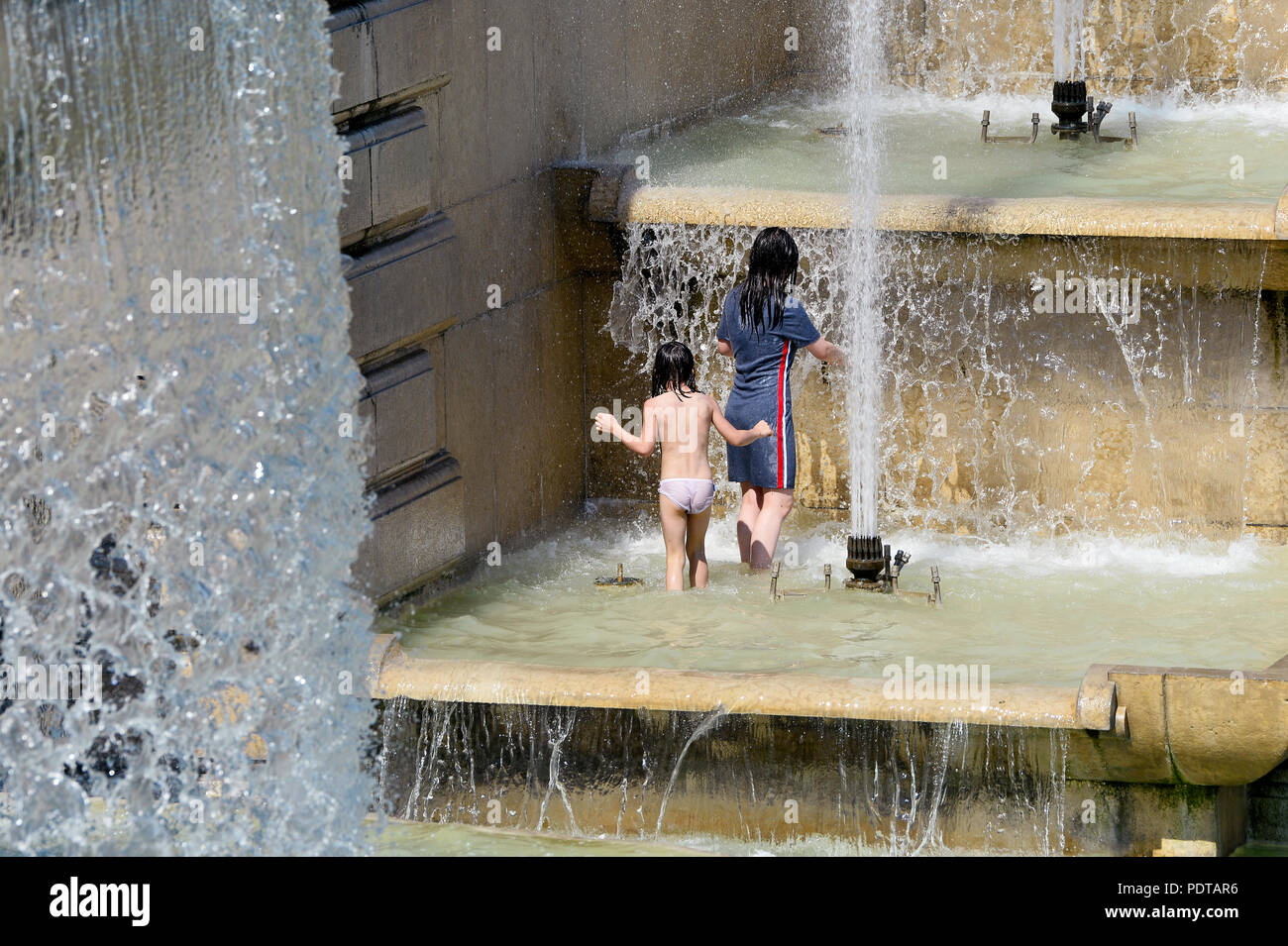 Heat wave in Paris - Trocadéro - Paris - France Stock Photo - Alamy