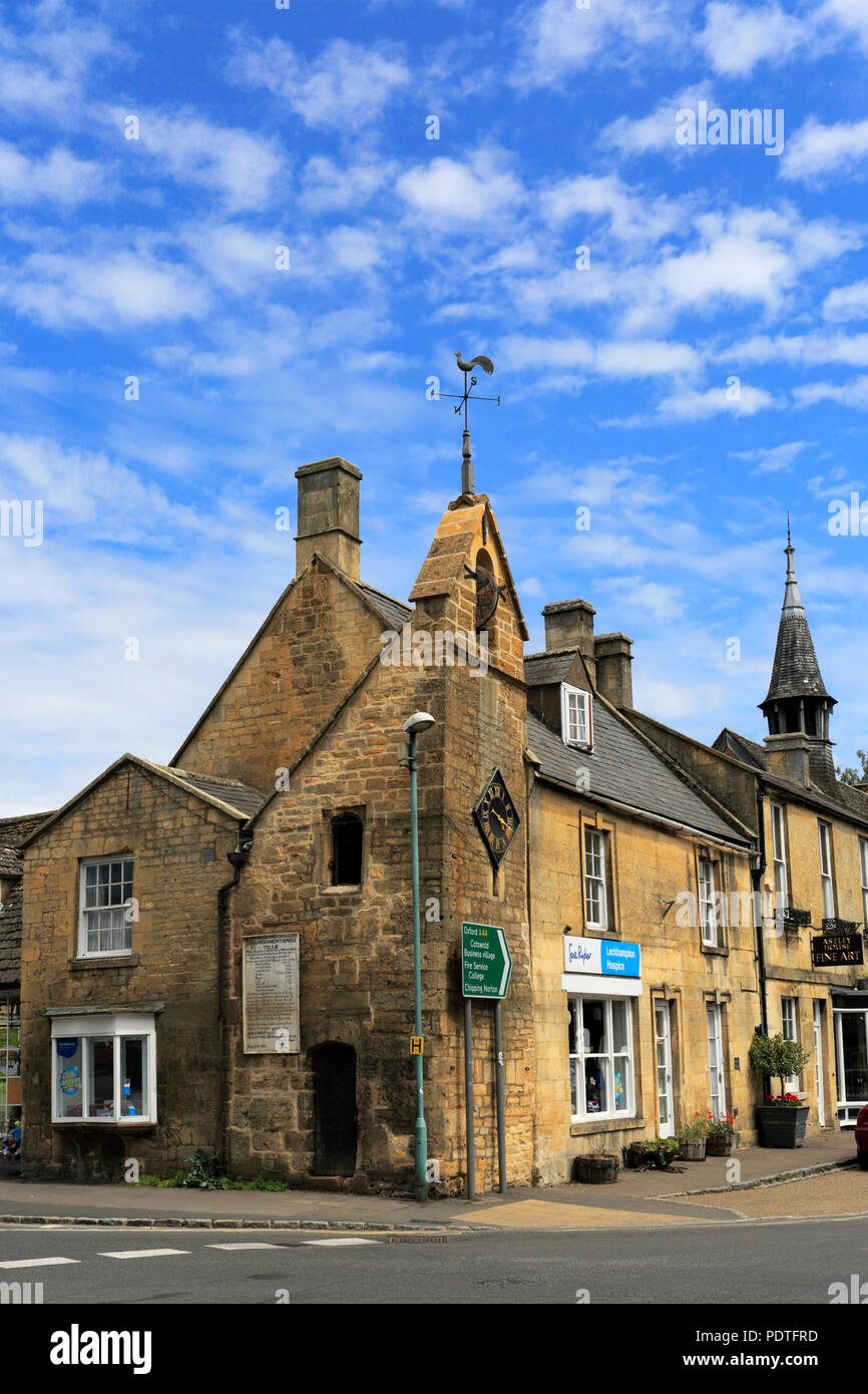 Street scene, Moreton-in-Marsh town, Gloucestershire, Cotswolds, England Stock Photo