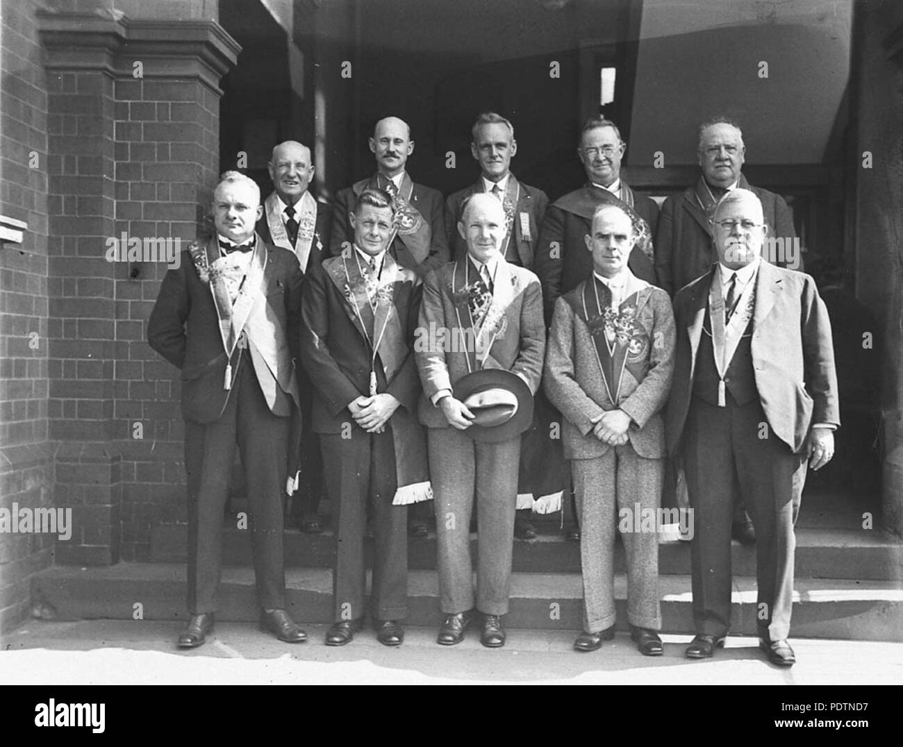 194 SLNSW 9696 Group of ten officers of the Fellowship of Foresters Lodge Stock Photo