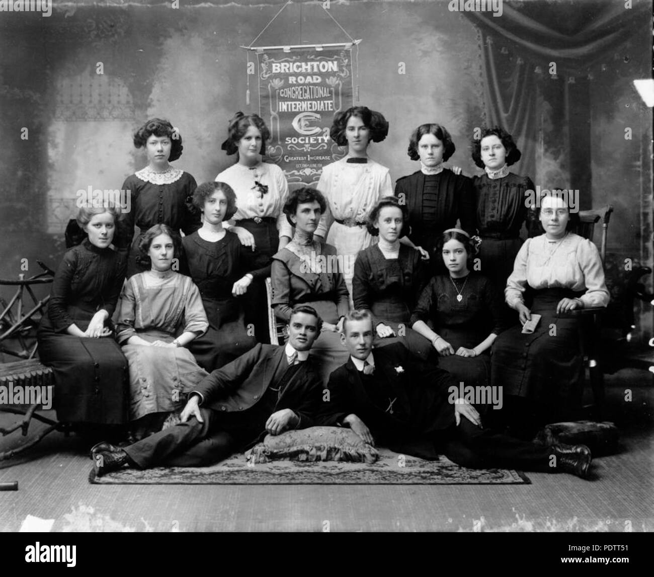 205 StateLibQld 1 109956 Group of young people from the Brighton Road Congregational Intermediate Society, Brisbane, 1911 Stock Photo