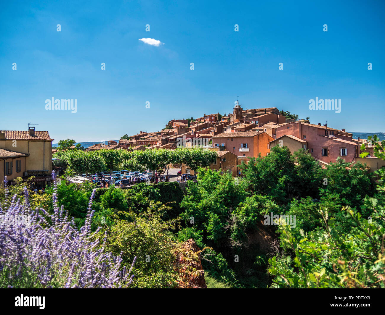 Hilltop village of Rousillon in Provence, France Stock Photo - Alamy