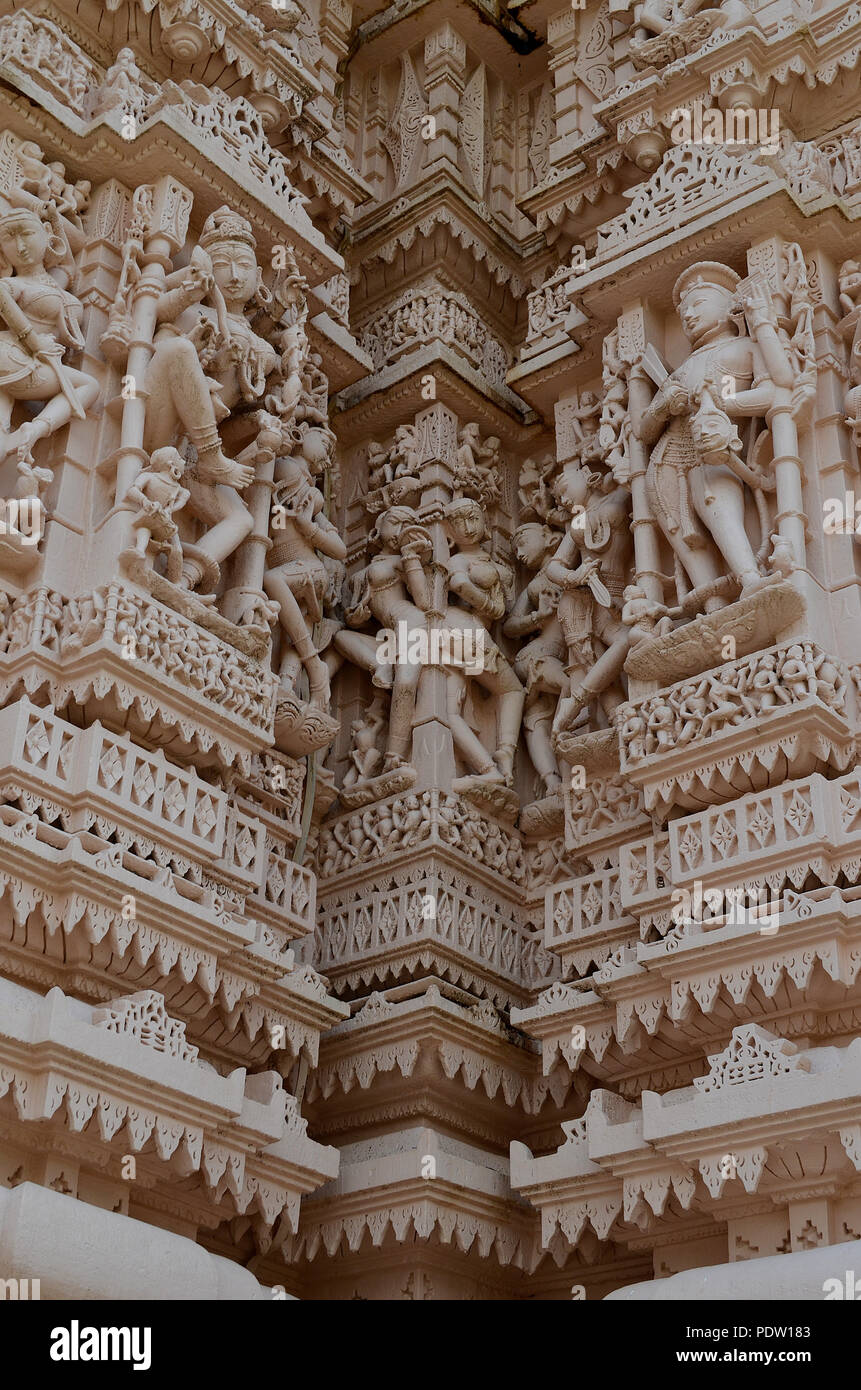 Of hindu temple pillars hi-res stock photography and images - Alamy