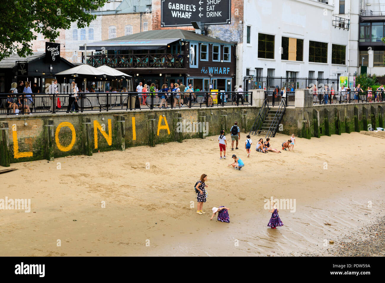 The beach on the River Thames at Gabriel's Wharf on the south bank, London. Stock Photo