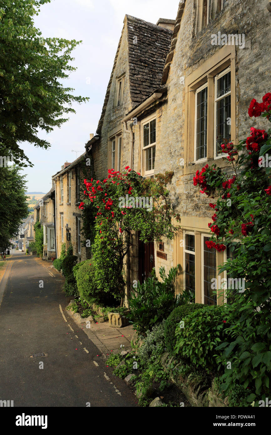 Street Scene at the Georgian Town of Burford, Oxfordshire Cotswolds, England, UK Stock Photo