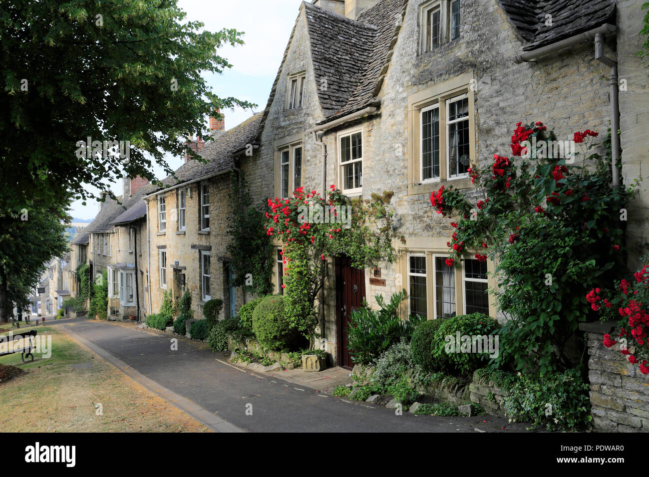 Street Scene at the Georgian Town of Burford, Oxfordshire Cotswolds, England, UK Stock Photo