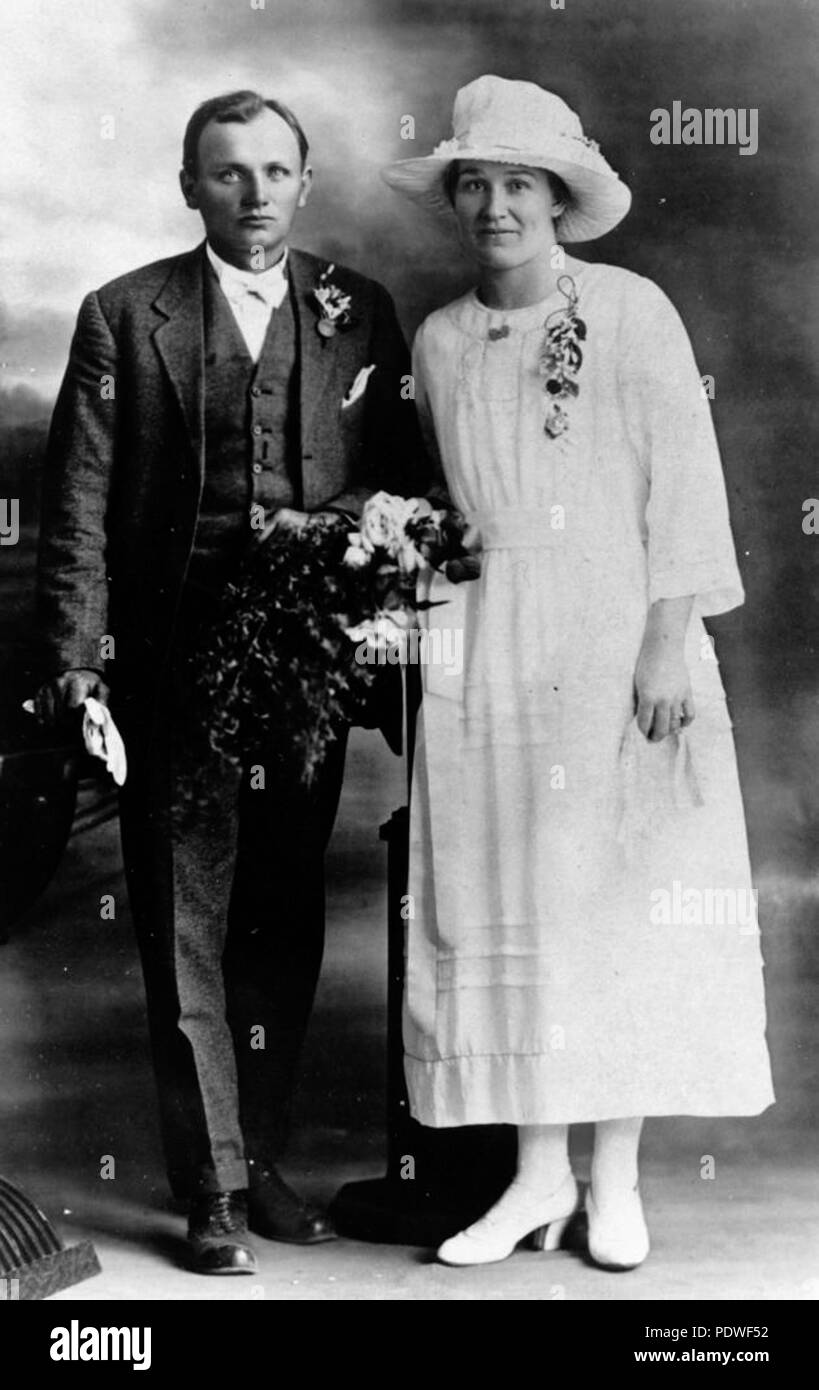 222 StateLibQld 1 139999 Henry and Pearl Bates' Wedding Day,1923 Stock Photo