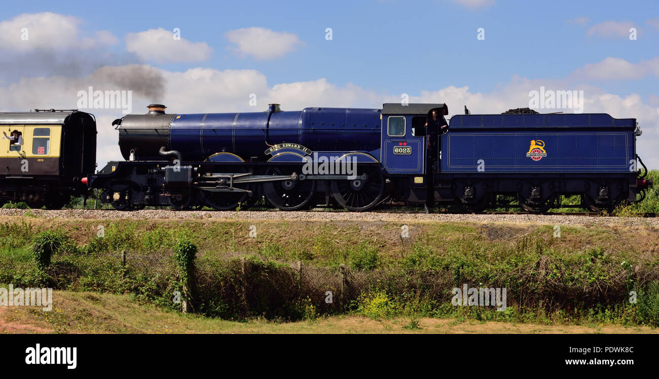 Steam train arriving at Goodrington on the Dartmouth Steam Railway, hauled by GWR King Class locomotive No 6023 King Edward II, running tender first. Stock Photo