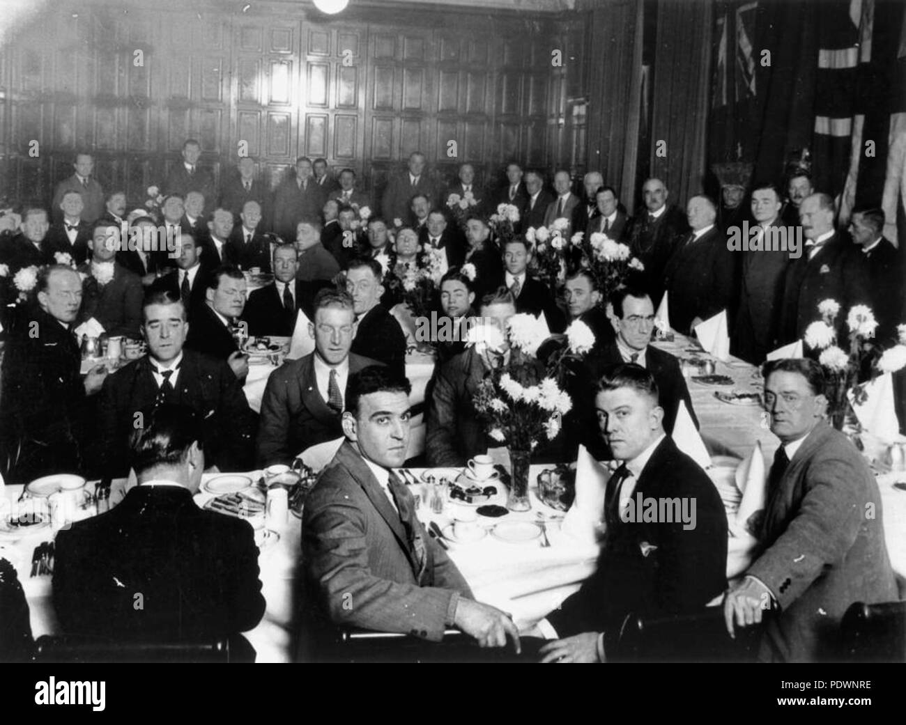 273 StateLibQld 1 76931 Australian Rugby League Team at a formal dinner in England, December 1929 Stock Photo