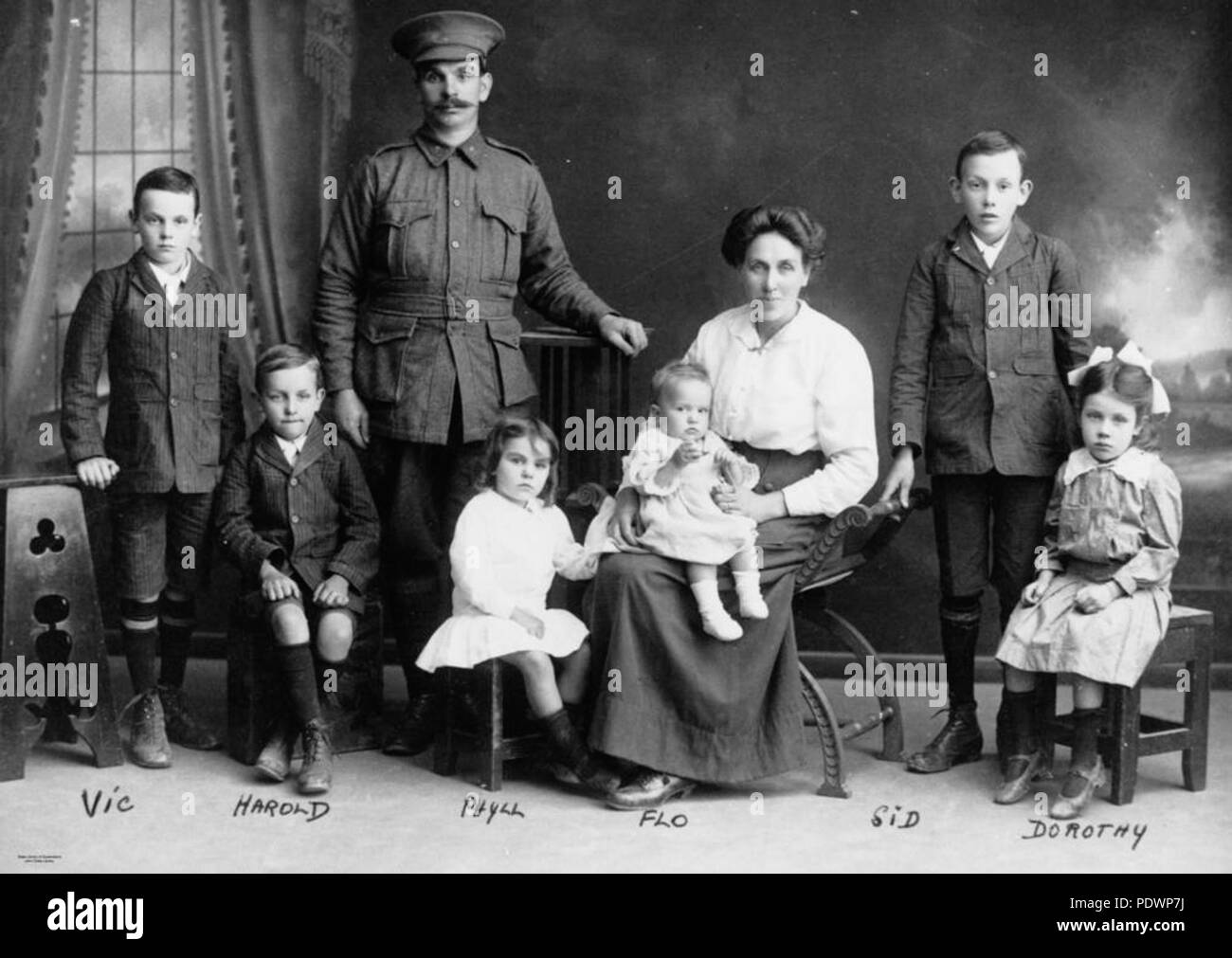 278 StateLibQld 1 98436 Grace Family Portrait, Wondai, 1917 Stock Photo