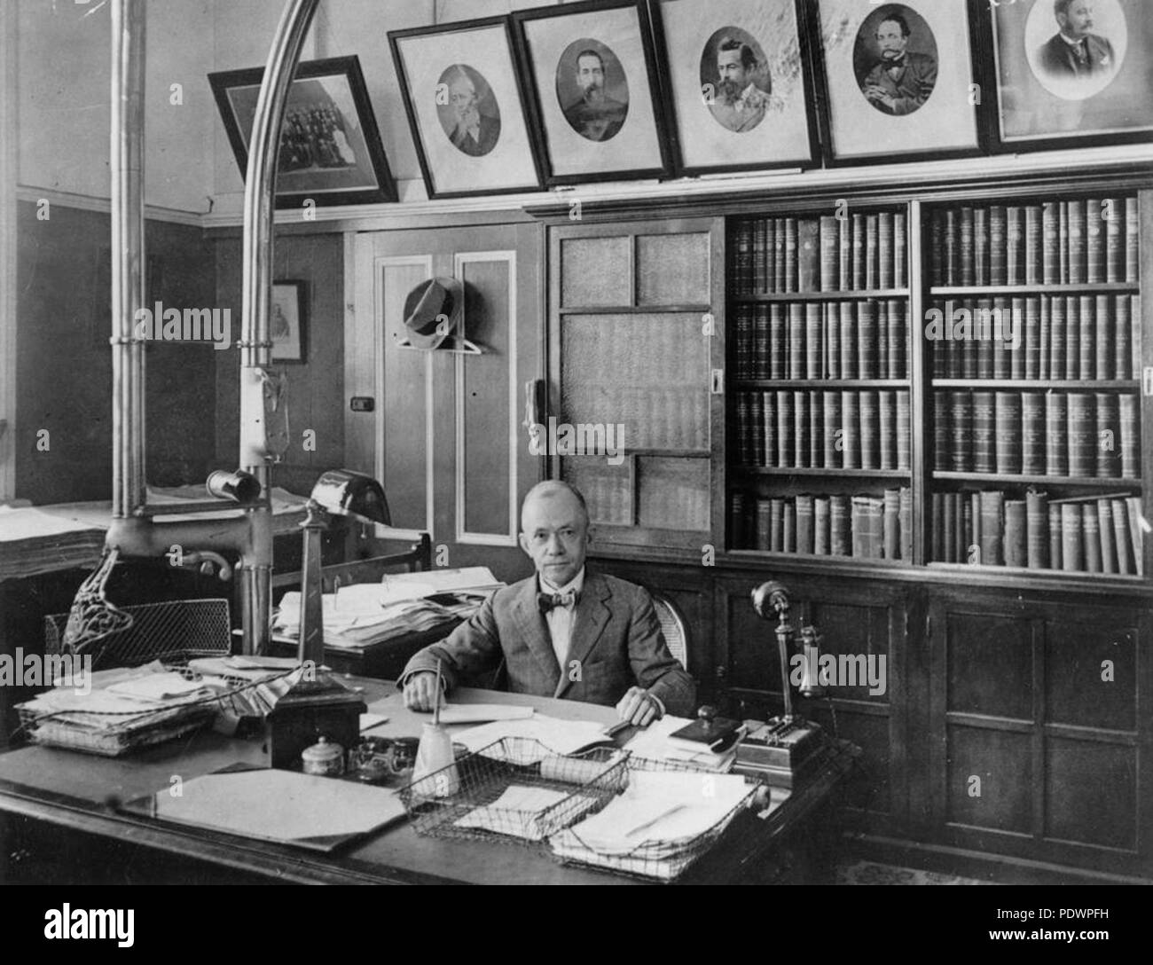 Editor newspaper writing hi-res stock photography and images - Alamy, image size:1300x1088