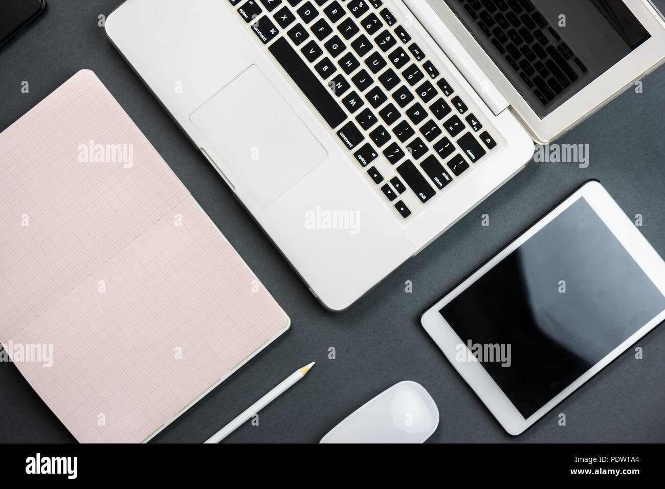 White devices. White devices. "premier digital device accessories". Ноутбук для веб дизайнера. White devices.