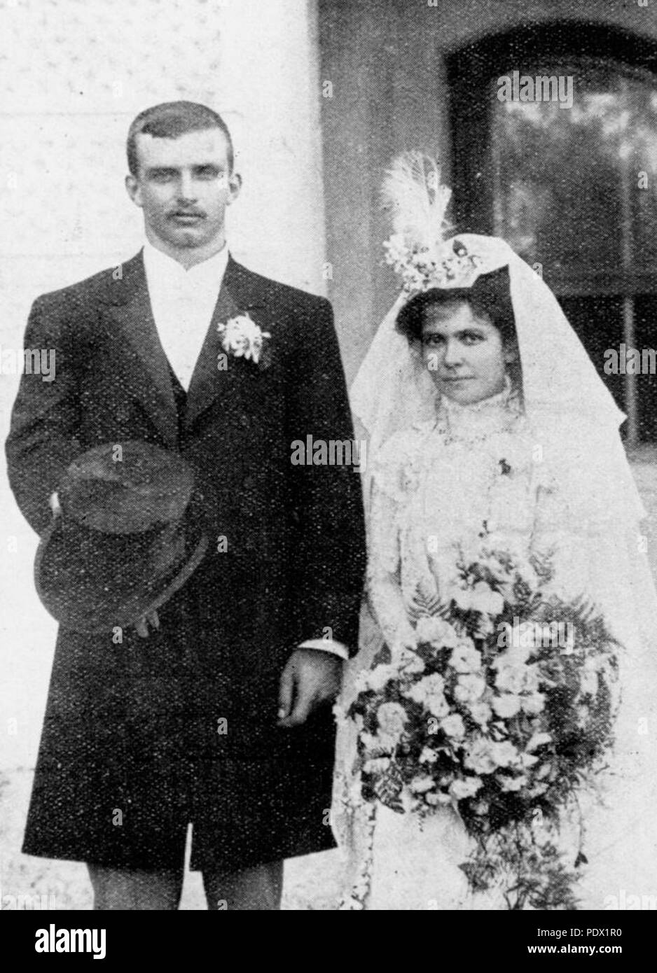 240 StateLibQld 1 171003 Wedding of Thomas Bridson Cribb (Junior) to Mary Thomas, Ipswich, April 1901 Stock Photo
