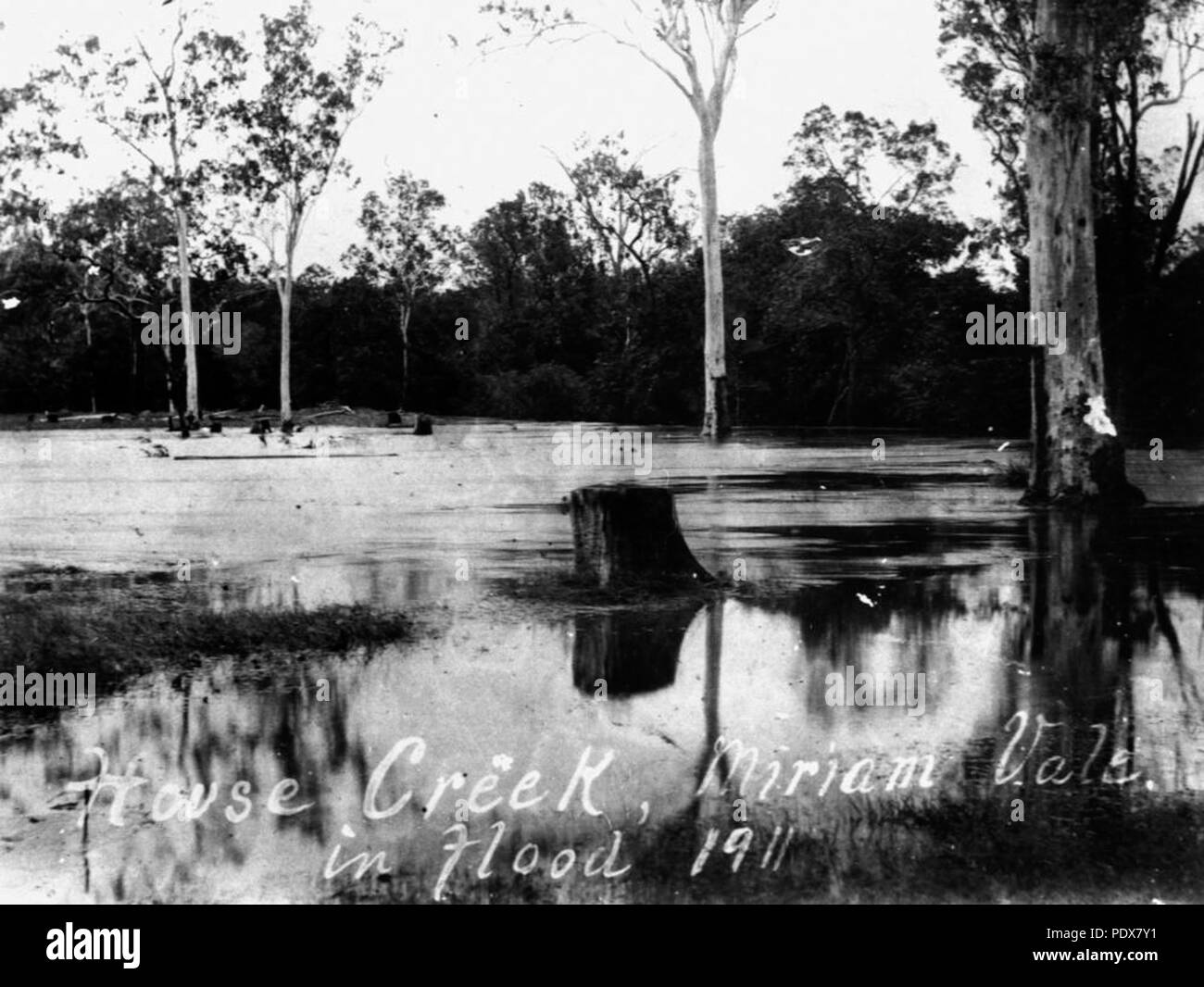 268 StateLibQld 1 49444 House Creek at Miriam Vale in flood, 1911 Stock Photo