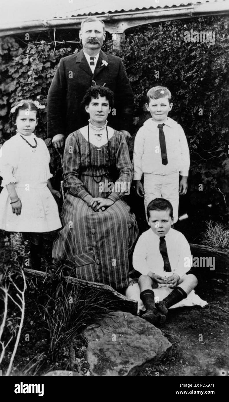275 StateLibQld 1 87064 Gerhart family, Springsure, ca. 1917 Stock Photo