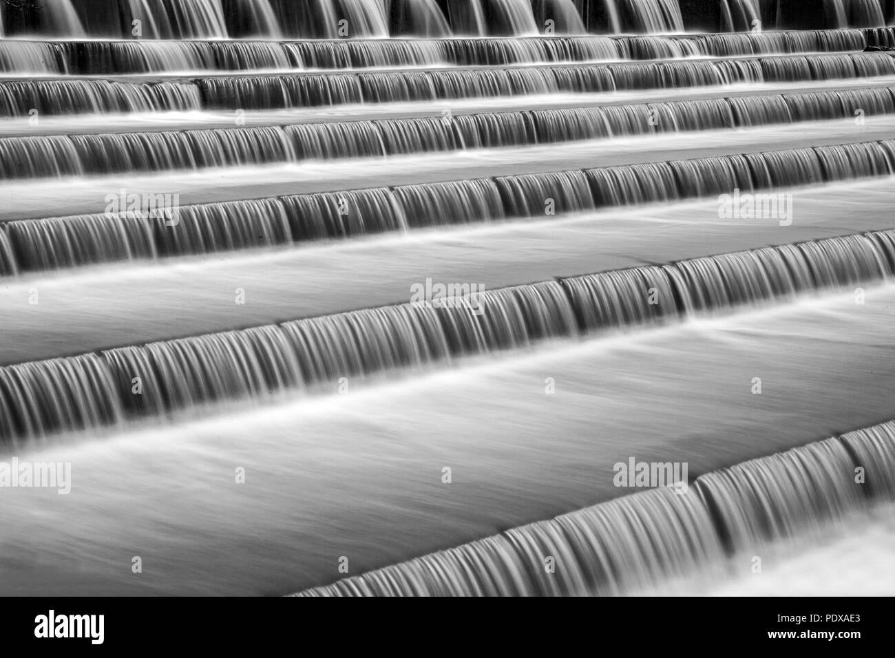 Water cascades from Aire & Calder Navigation into an overflow of Fishpond Lock in Woodlesford,  The water from the Canal flows into the River Aire Stock Photo