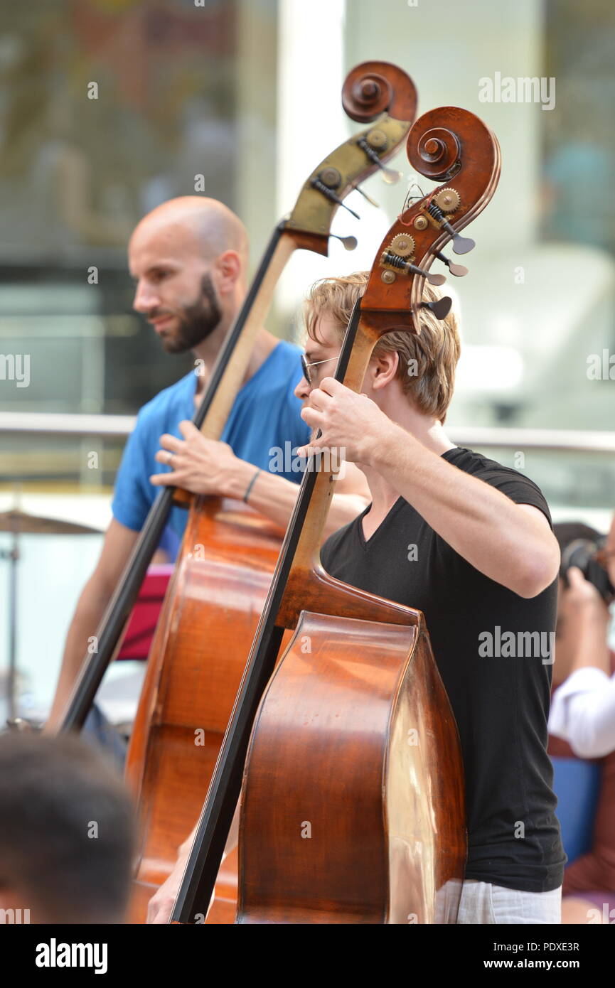 Glasgow, Scotland. 10th August, 2018. An orchestra plays in the street to a packed crowd of onlookers. Credit: Colin Fisher/Alamy Live News Stock Photo