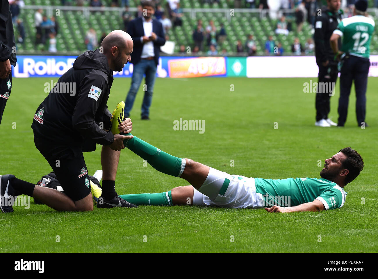 Bremen, Soccer, Germany. 11th Aug, 2018. Test matches, Werder Bremen vs FC Villarreal in the Weser Stadium. Werder's Claudio Pizarro receives medical attention after the match. Credit: Carmen Jaspersen/dpa/Alamy Live News Stock Photo