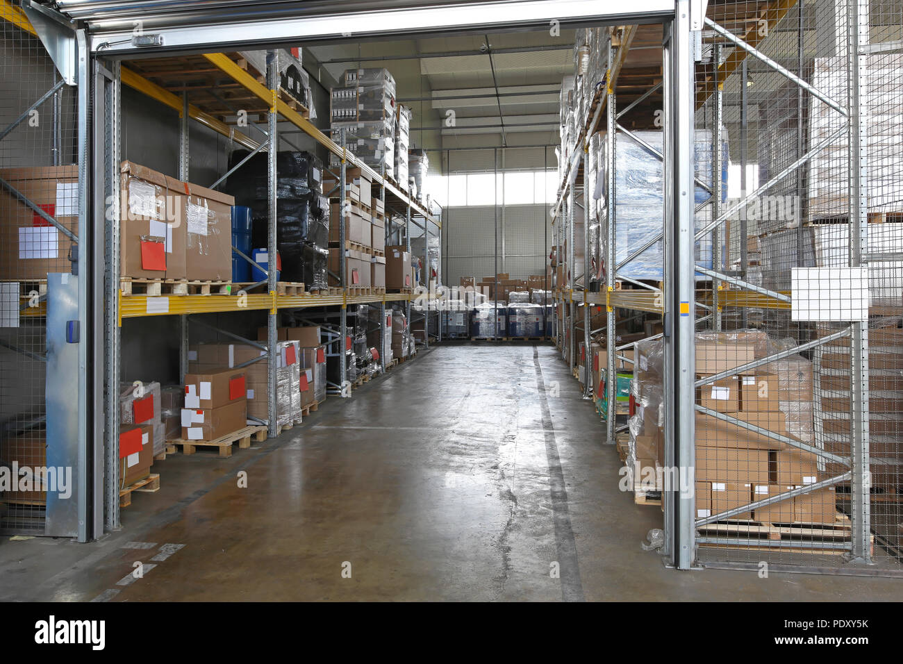 Distributionon Shelf Storage room with shelves in distribution warehouse Stock Photo - Alamy