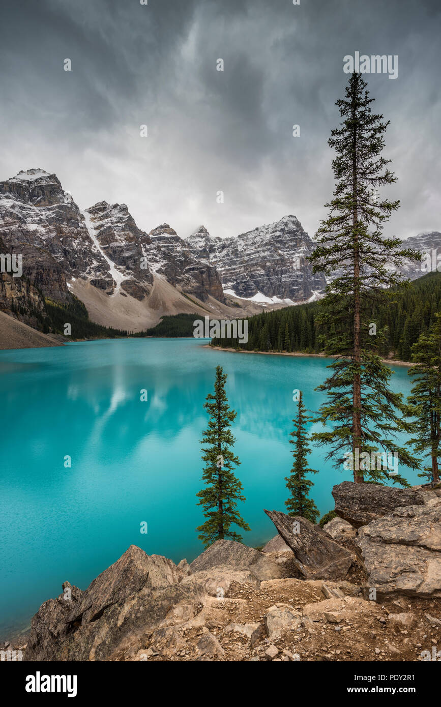 Turquoise Moraine Lake, snow-covered mountains, Valley of the Ten Peaks, Banff National Park, Rocky Mountains, Alberta, Canada Stock Photo