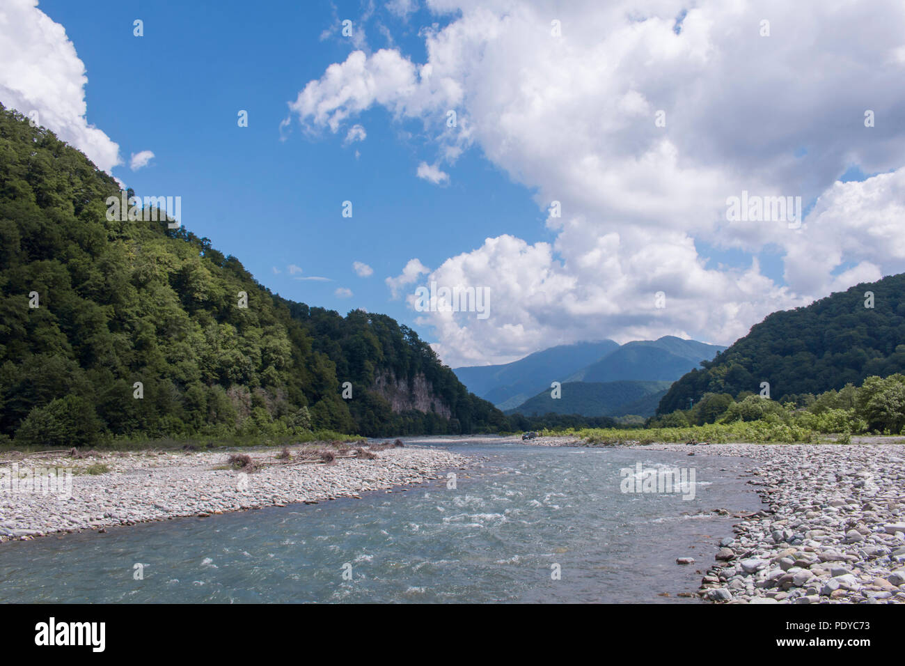 Blue water green mountain hi-res stock photography and images - Alamy