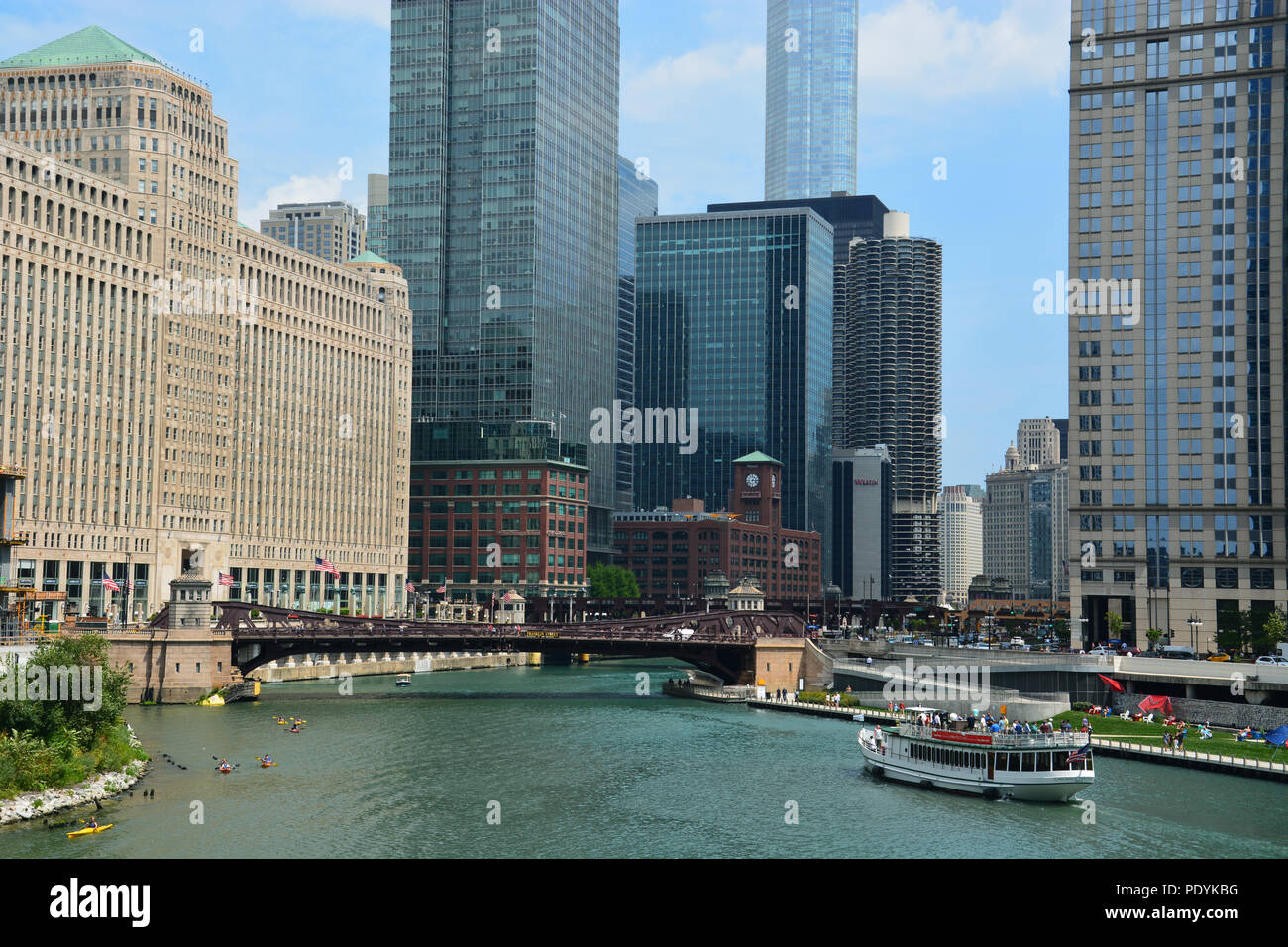 Looking east down the Chicago River towards the Merchandise Mart where the three branches meet on the Loops north-west side. Stock Photo
