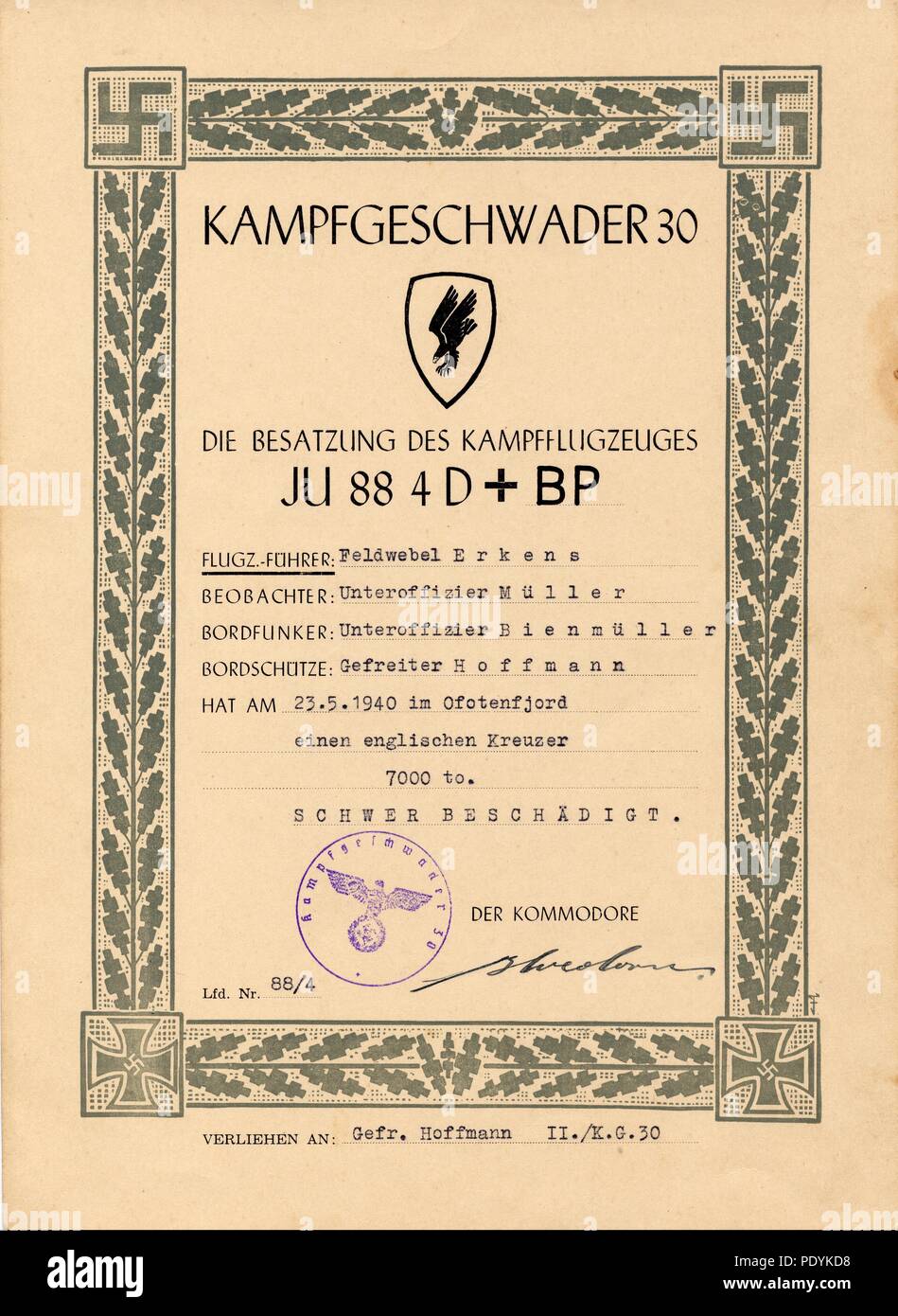 Certificate awarded to Feldwebel Willi Hoffmann of 5. Staffel, Kampfgeschwader 30: Awarded by KG 30 to Feldwebel Willi Erkens (Pilot), Unteroffizier Richard Müller (Observer), Unteroffizier Otto Bienmüller (Radio Operator) and Gefreiter Willi Hoffmann (Air Gunner) of 5./KG 30 for severely damaging an English cruiser in Ofotfjord on 20th May 1940, while crewing Junkers Ju 88 4D+BP. The document is signed in ink by Major Erich Bloedorn, Kommodore of Kampfgeschwader 30. Stock Photo