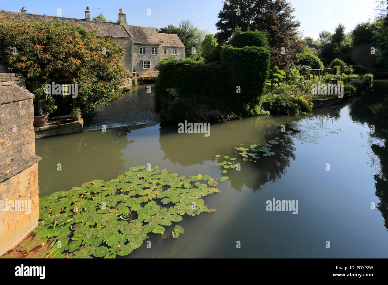 Stone Bridge over the River Windrush at Burford Town, Oxfordshire Cotswolds, England, UK Stock Photo