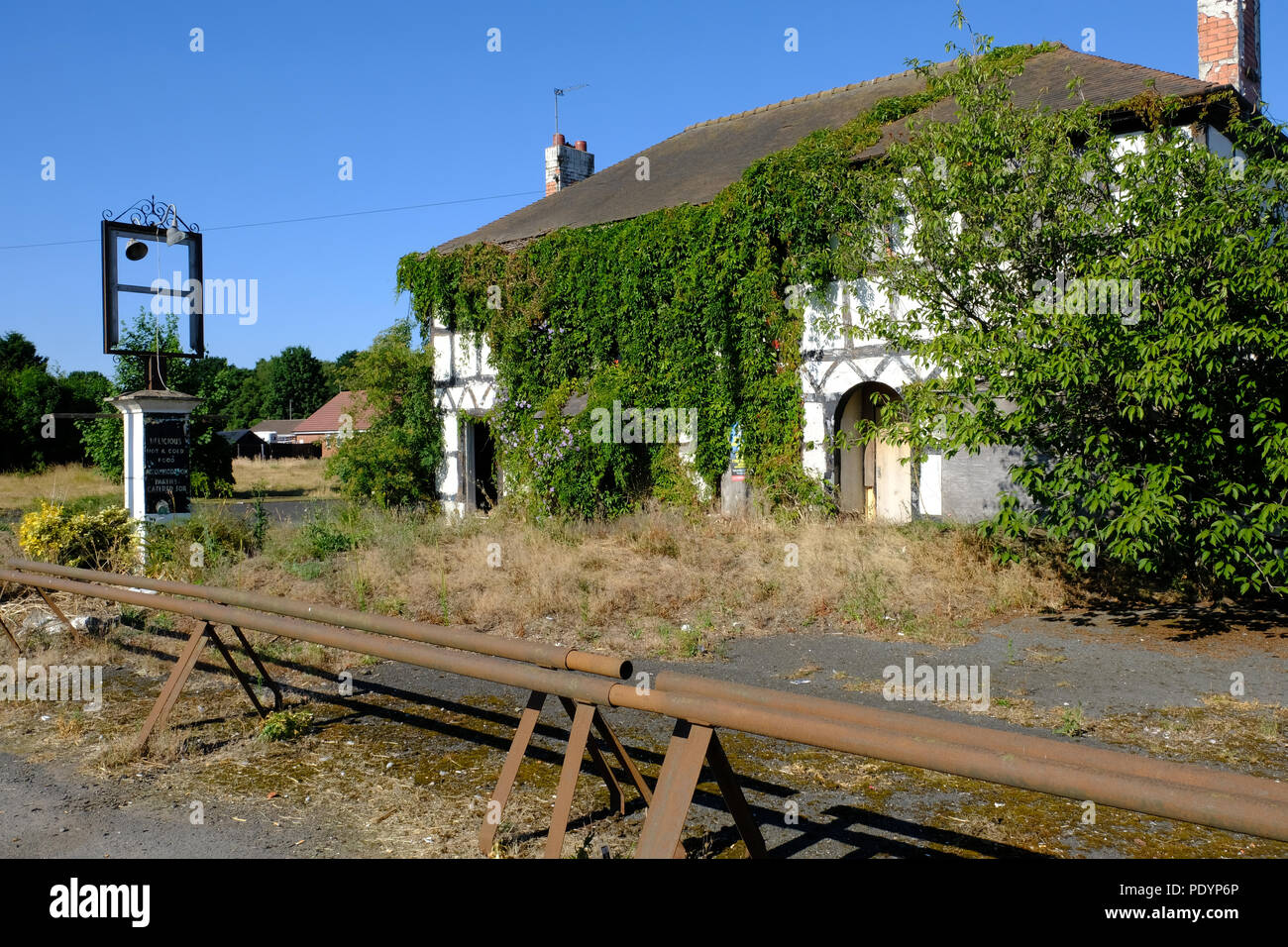 Abandoned roadside public house near Whitchurch, Shropshire, UK Stock Photo