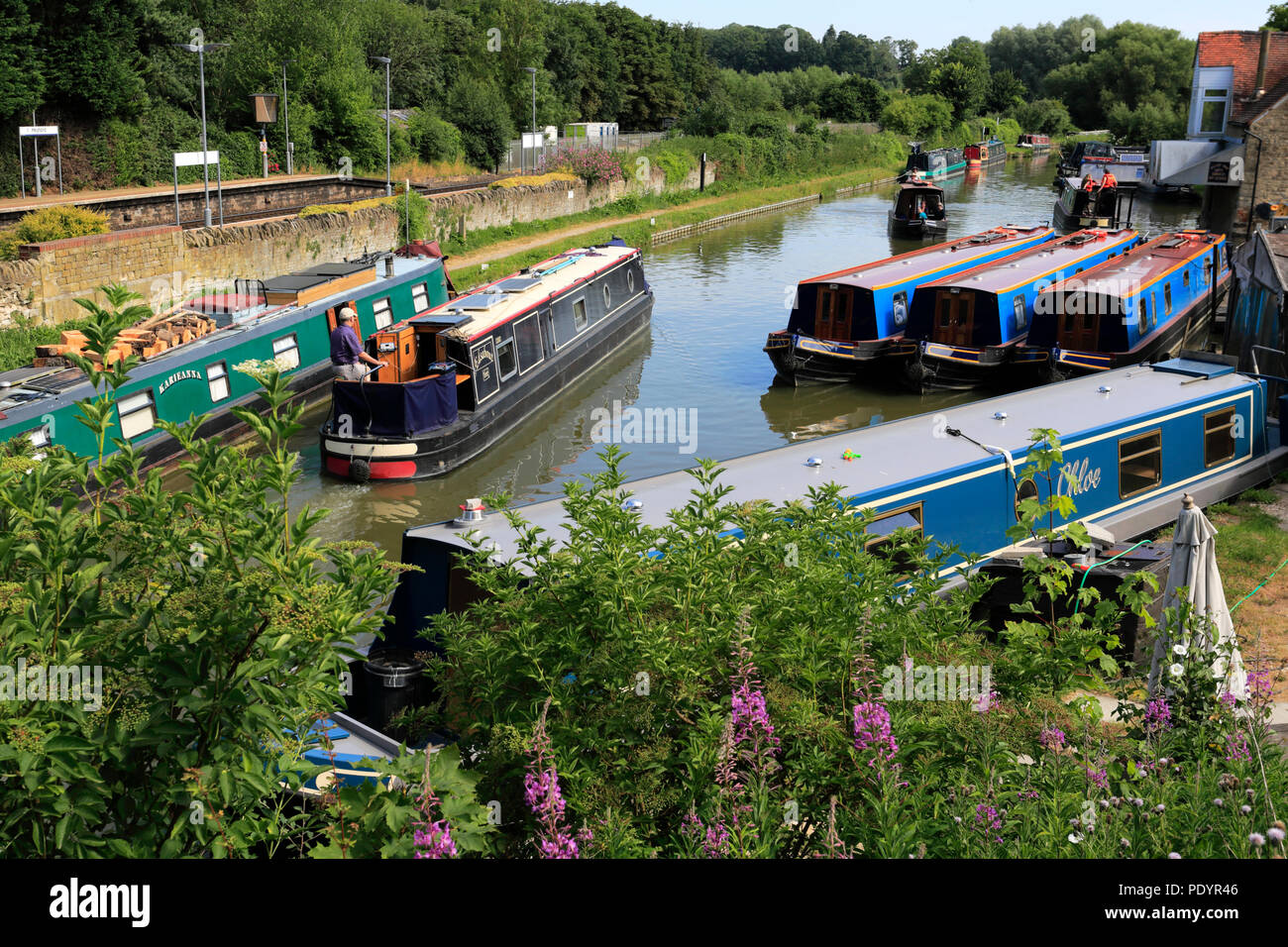 Narrowboats on the Oxford Canal at Heyford Wharf, Lower Heyford village, Bicester, Oxfordshire, England Stock Photo