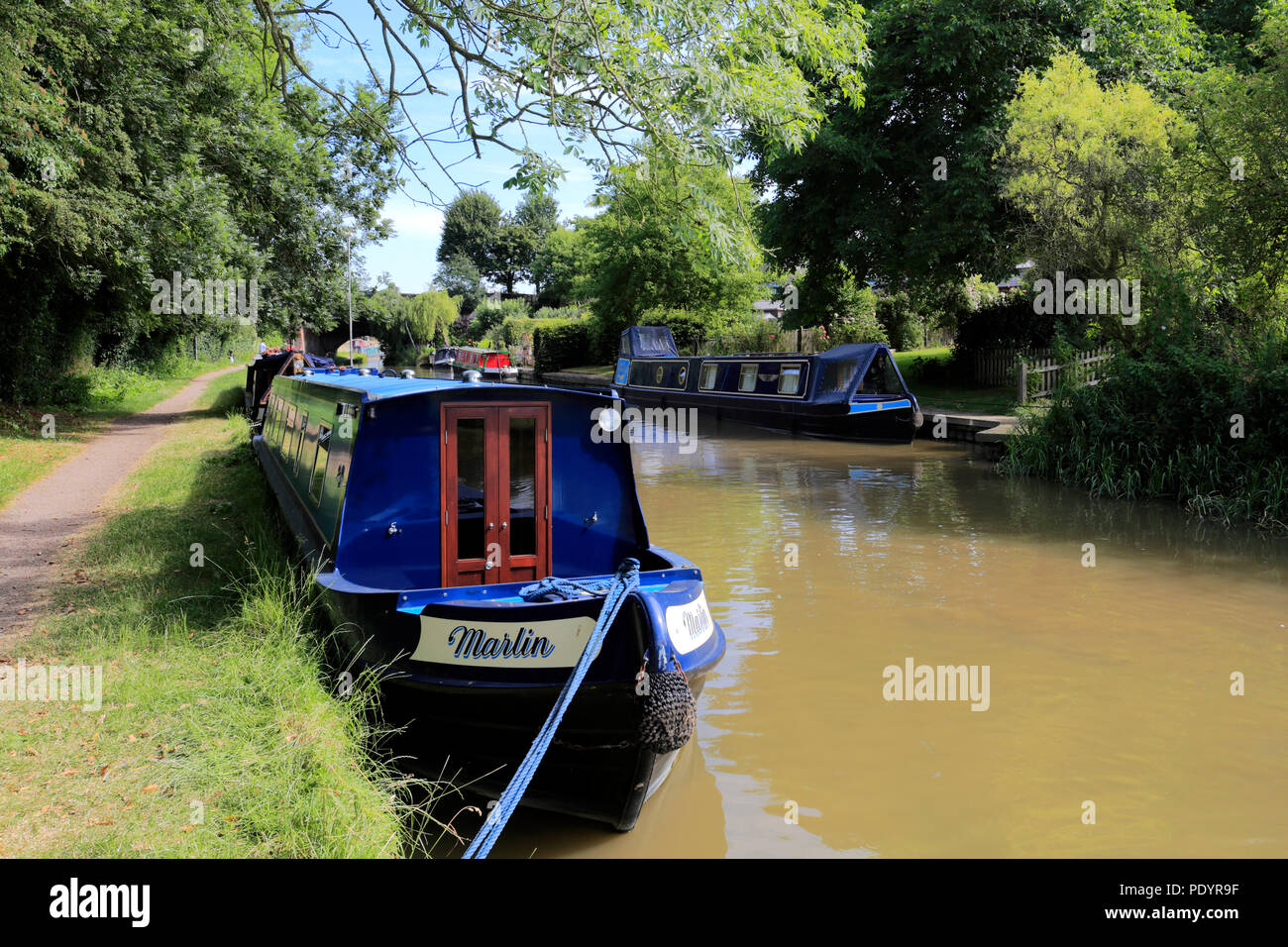 Narrowboats on the Oxford Canal at Heyford Wharf, Lower Heyford village, Bicester, Oxfordshire, England Stock Photo