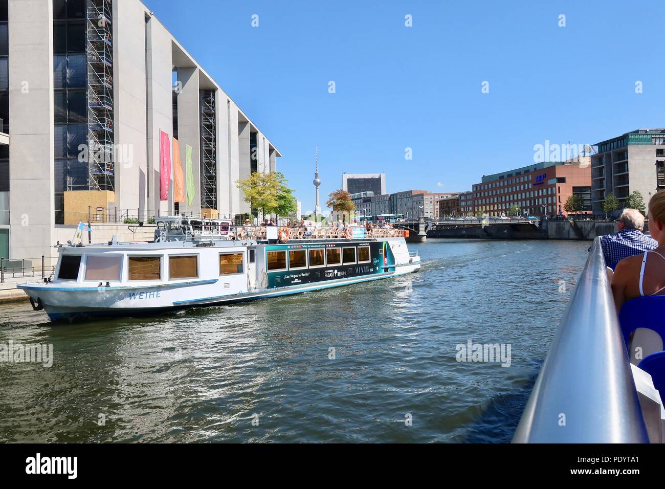 riverboat-cruise-along-the-river-spree-berlin-germany-hot-summer