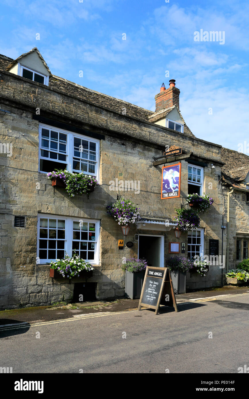 The Angel Pub, at the Georgian Town of Burford, Oxfordshire Cotswolds, England, UK Stock Photo