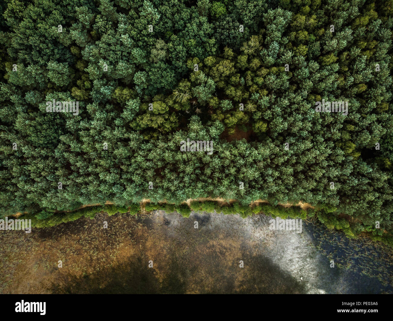 Top down flight over lake hi-res stock photography and images - Alamy