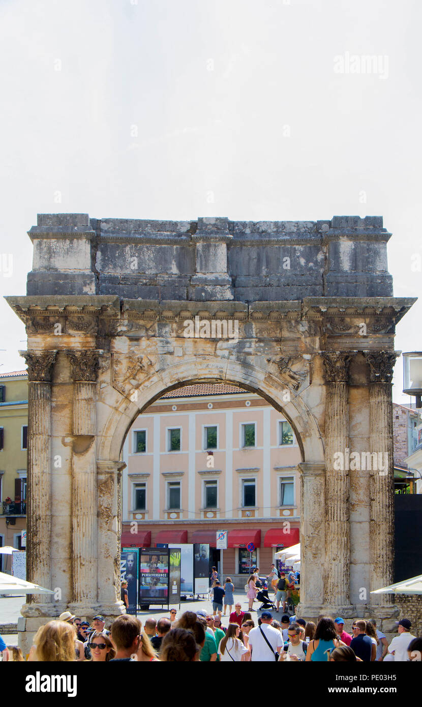 Arch of the Sergii is an Ancient Roman triumphal arch located in Pula, Croatia. Approximate date of construction: 29-27 BC Stock Photo
