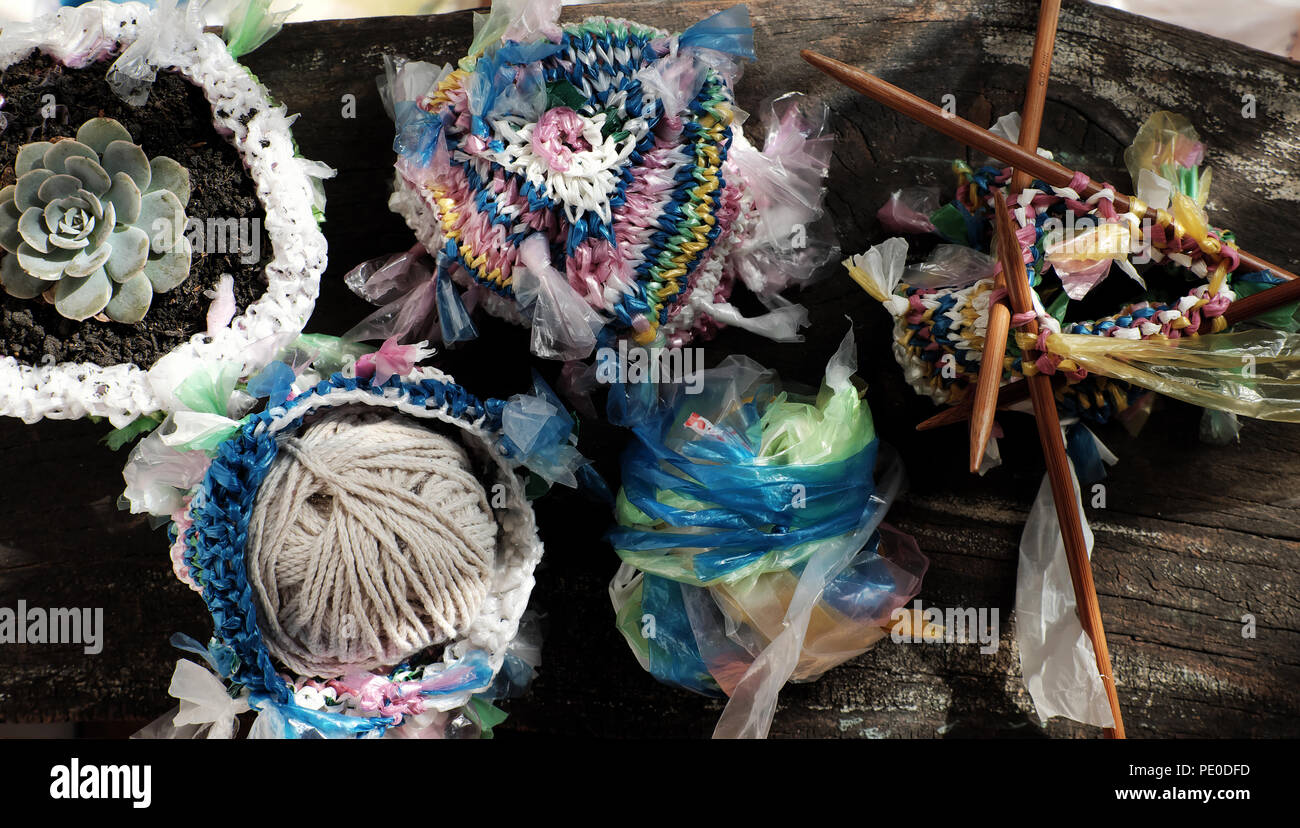 Cut nylon bag into yarn and knit to basket, good idea to recycle nylon bag to reduce