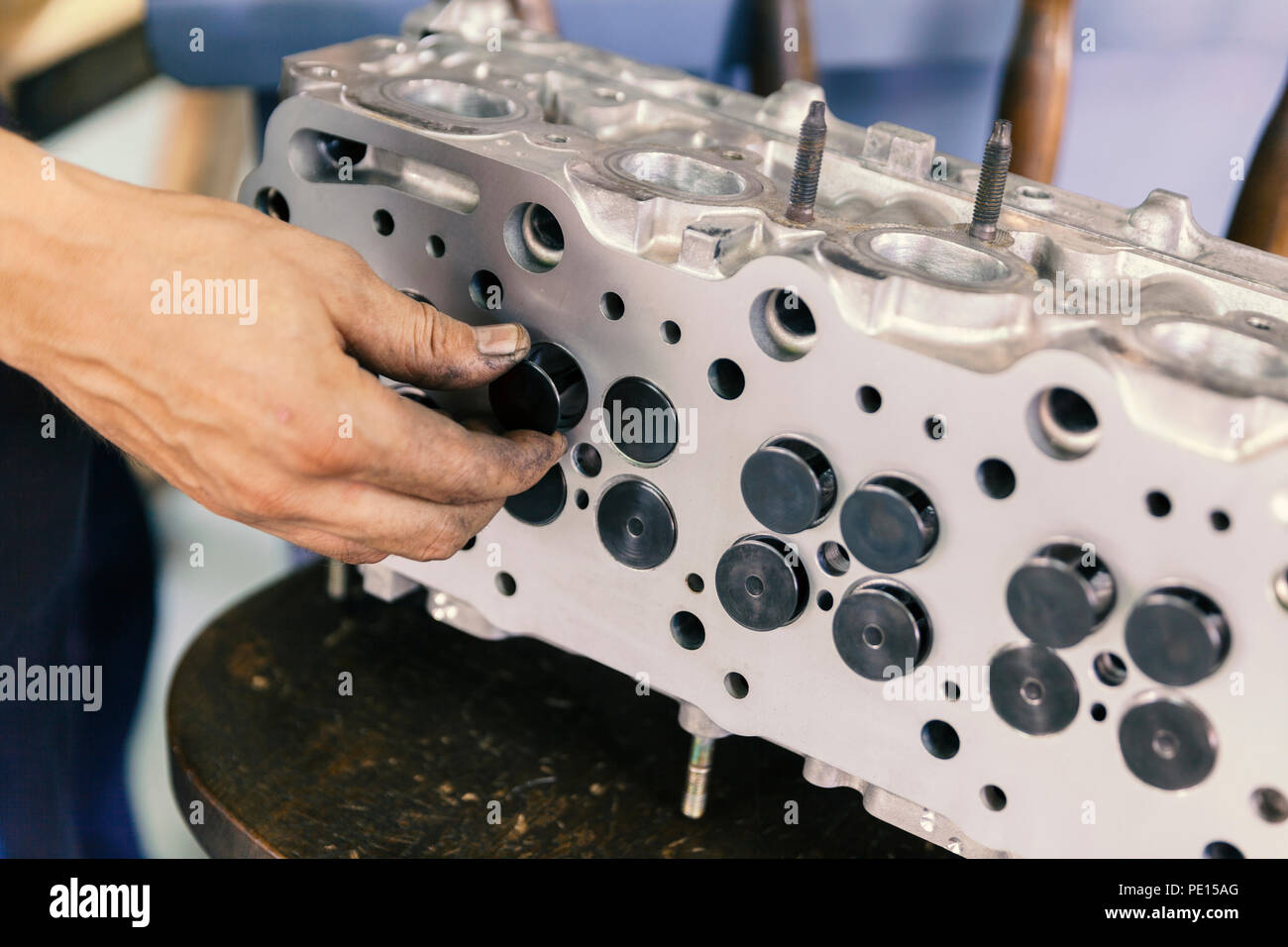 Cylinder head hires stock photography and images Alamy