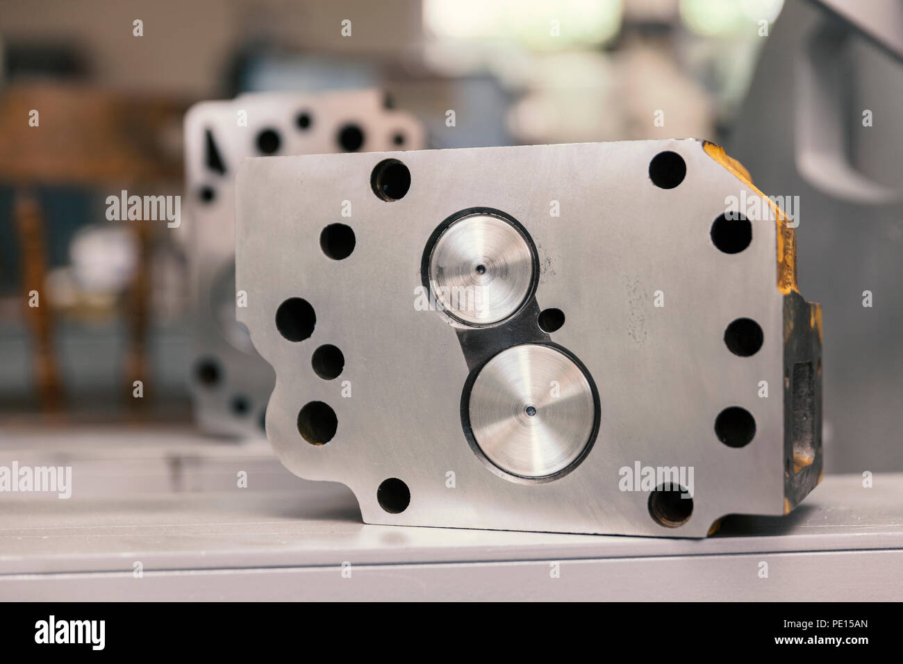 Cylinder head hires stock photography and images Alamy