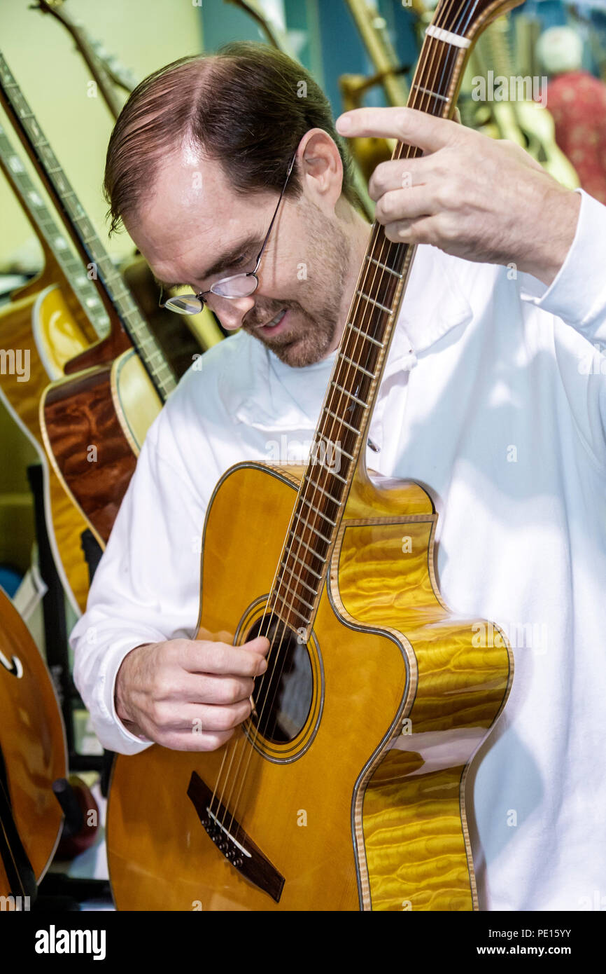 Miami Beach Florida,Convention Center,centre,Newport Guitar Festival