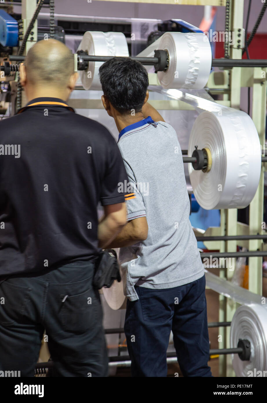 Worker maintenance extruder machine of polyethylene for industry