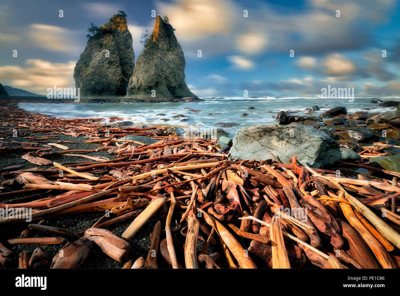 Driftwood split rock rialto beach hires stock photography and images