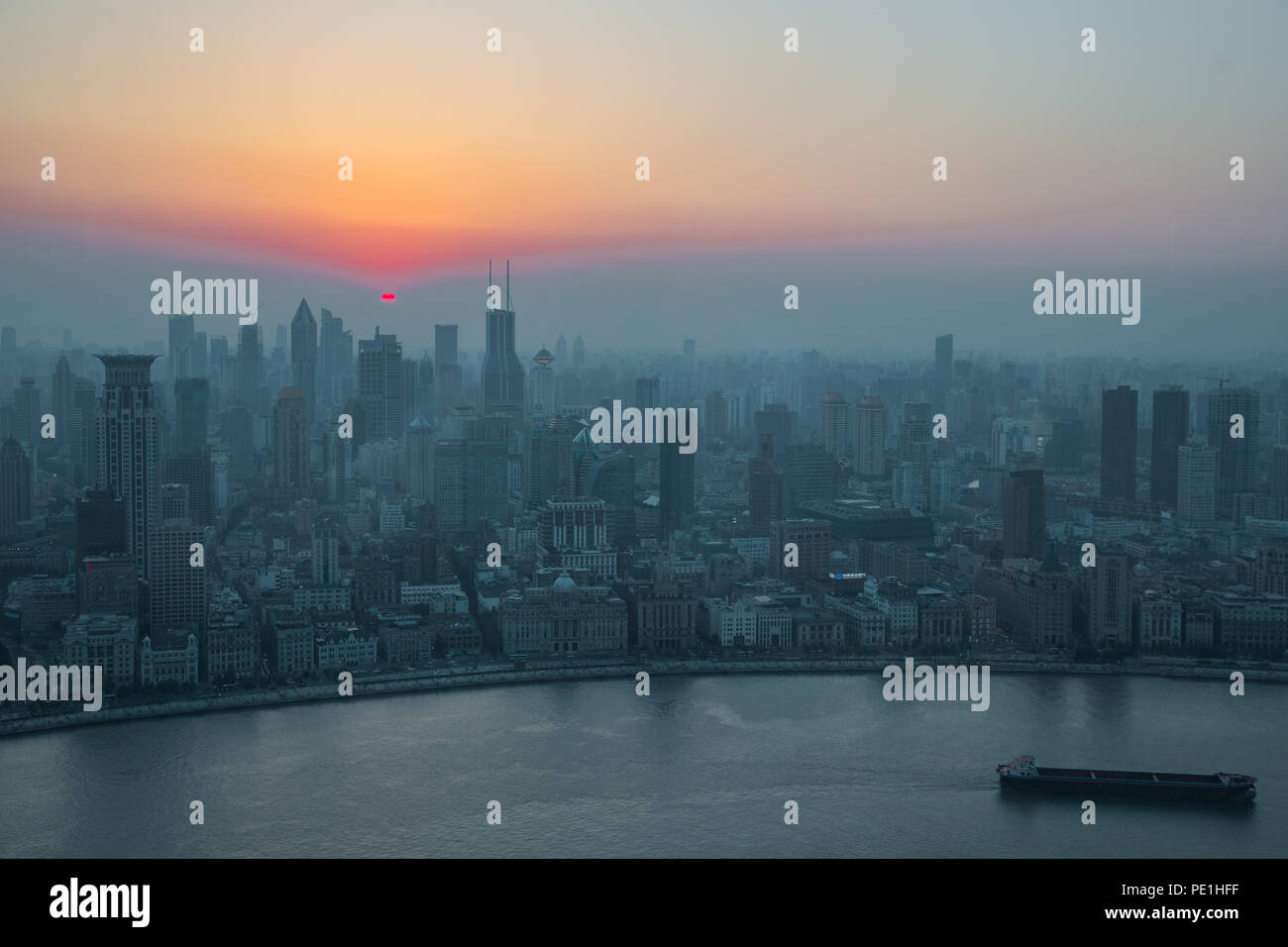 The bund shanghai skyline hi-res stock photography and images - Alamy