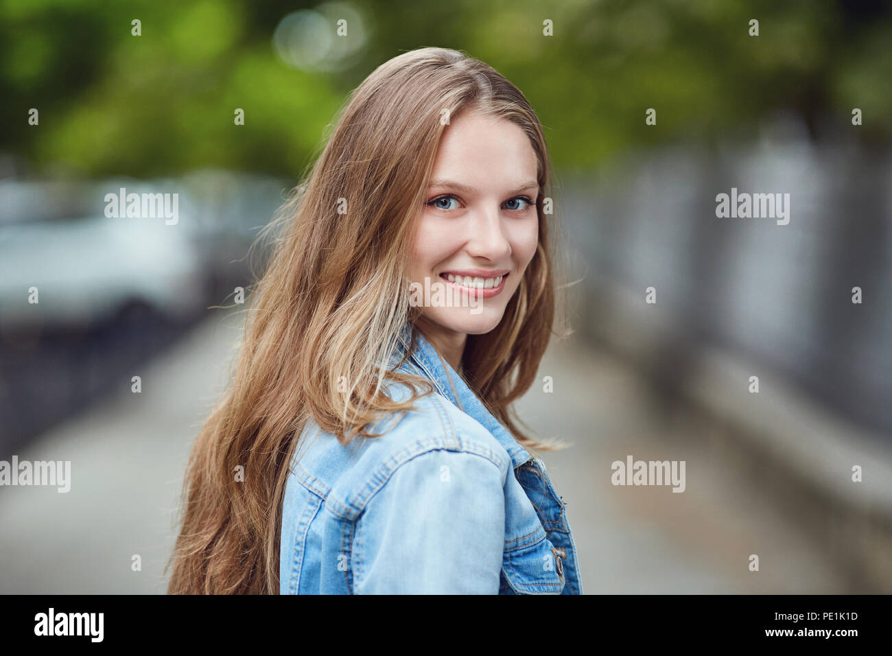 Girl portrait smiling happy blonde hi-res stock photography and images ...