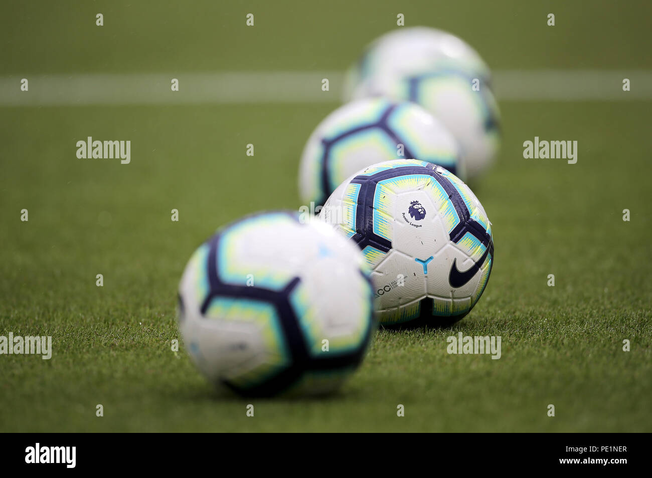 Nike premier league football 2018 High Resolution Stock Photography and  Images - Alamy
